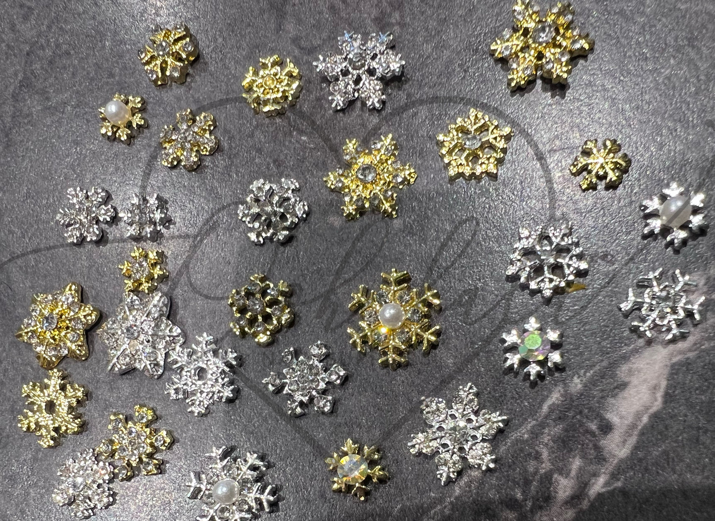 Mixed Snowflake Charm Pack